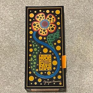 2012 Veuve Clicquot La Grande Dame Yayoi Kusama Limited Edition Reveal Gift Box
